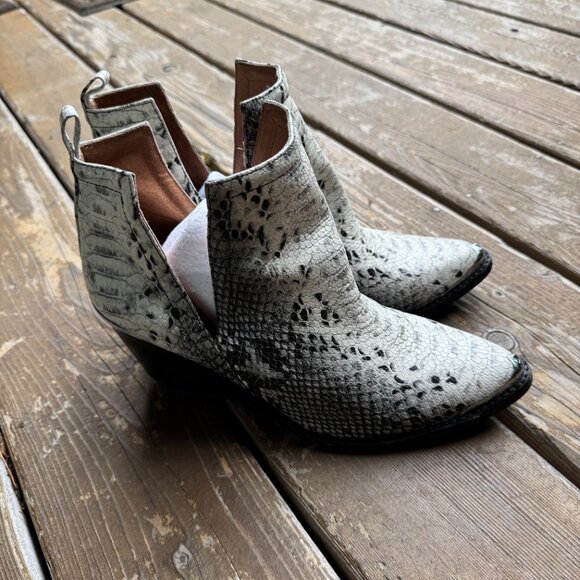 EUC Jeffrey Campbell Cromwell Cutout Booties Black and White Snake Women's 9.5 - Picture 2 of 15